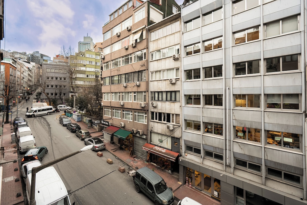 Cihangir Palace Hotel 13/69