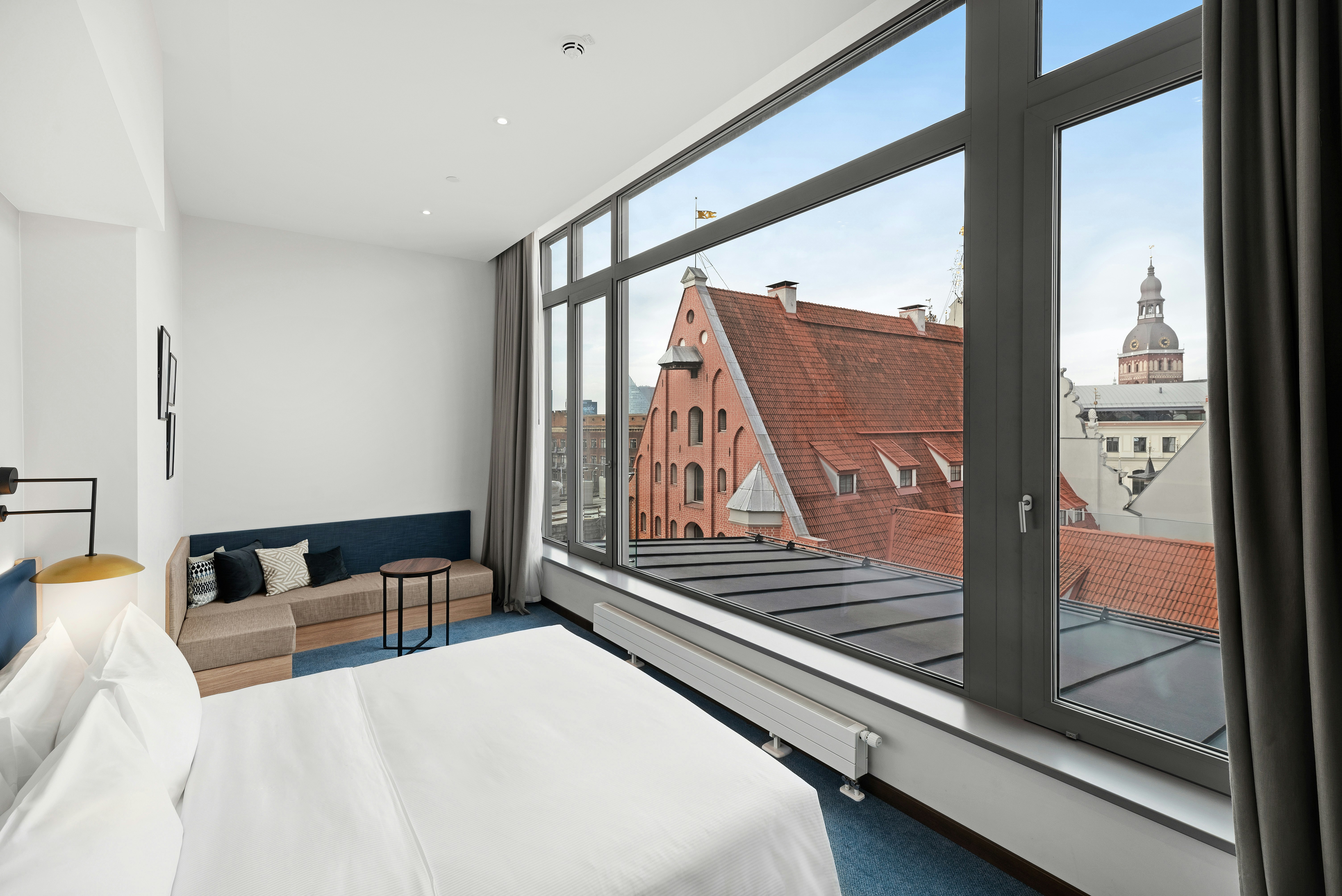 DELUXE, KING BED, CITY VIEW