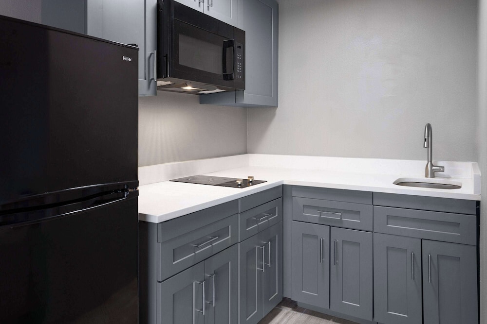 Hawthorn Extended Stay by Wyndham Columbia / Ft. Jackson 53/55
