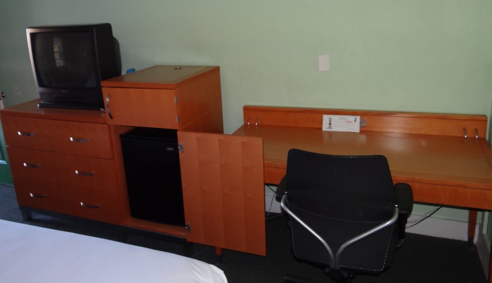Jonathan Edwards Motel 55/65
