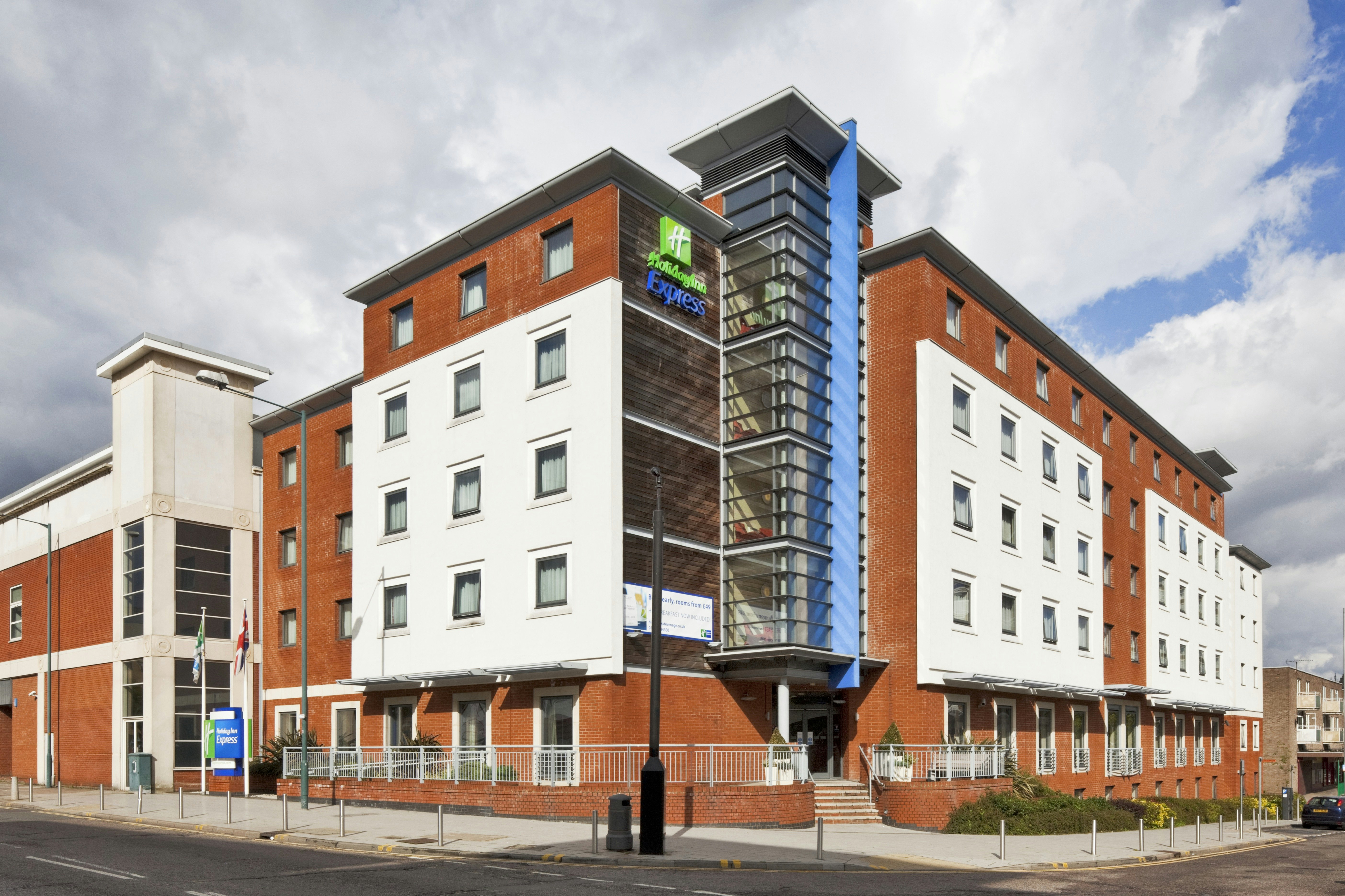 Holiday Inn Express Stevenage 4/66