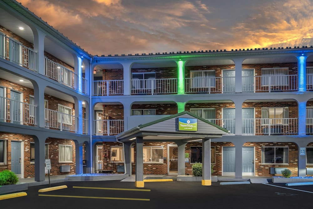 SureStay Hotel by Best Western Summersville 1/50