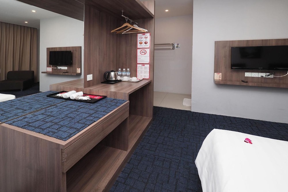 S Boutique Hotel 43/48