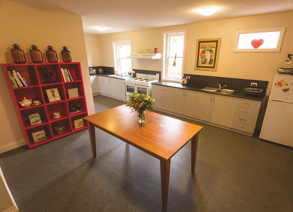 Montacute Boutique Bunkhouse 20/25