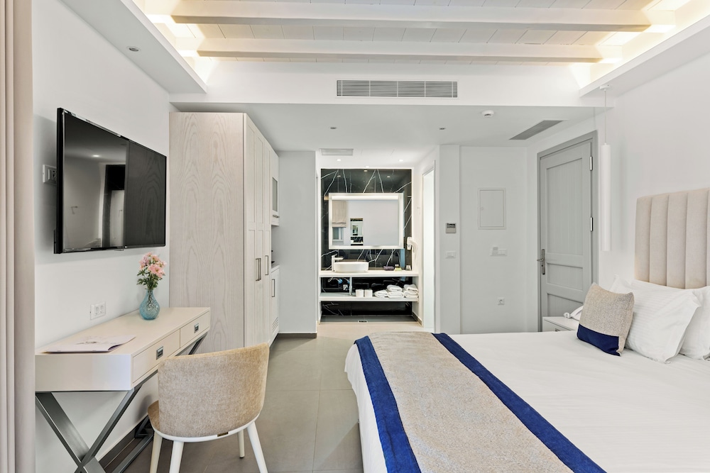 Epic Blue Suites & Villas 12/45