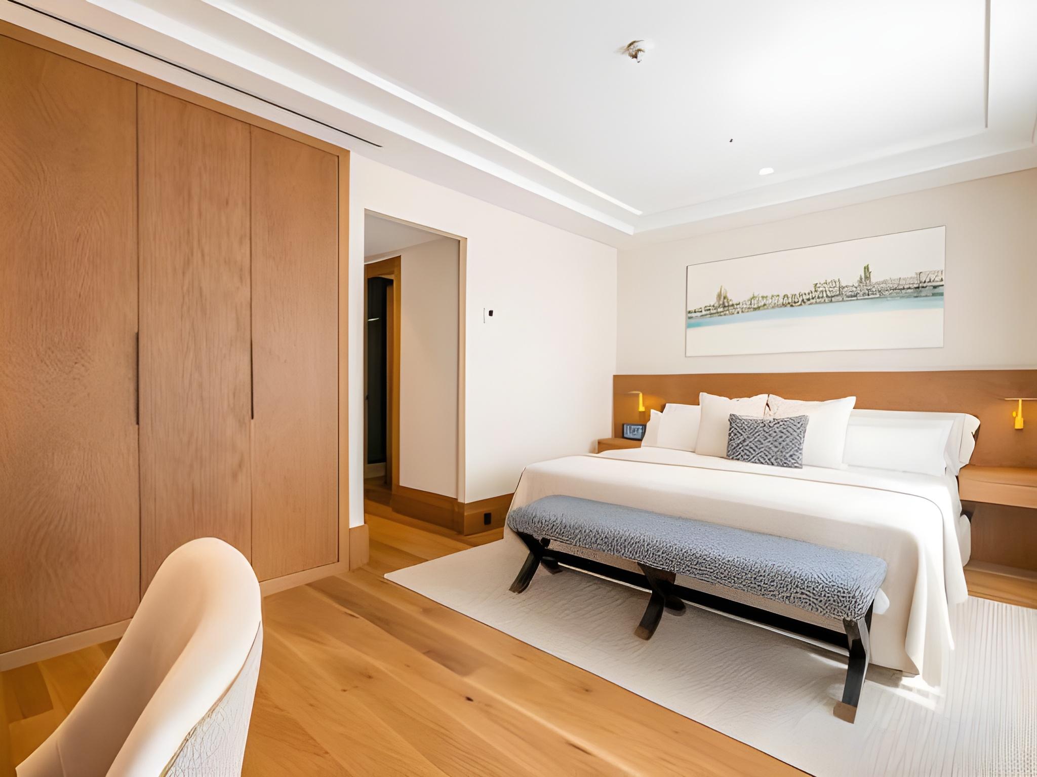 Room, Queen Bed, with View