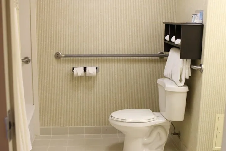 Country Inn & Suites by Radisson, Toronto Mississauga, ON 37/39