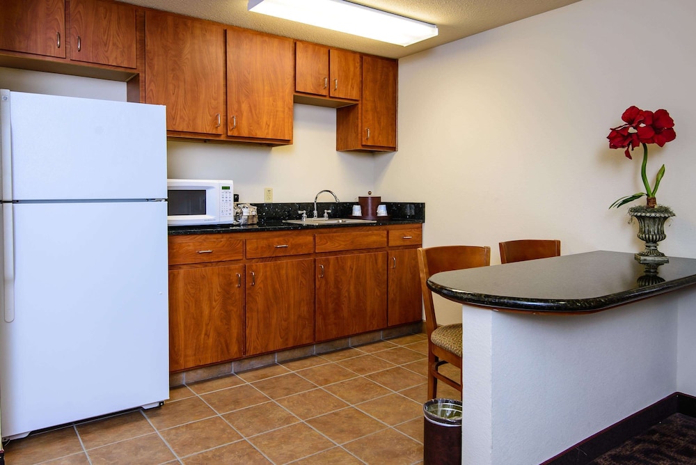Hampton Inn Houston-Pearland 5/81