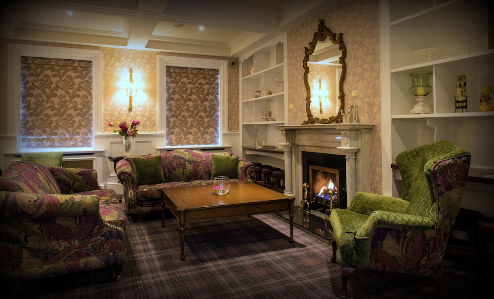 Dromhall Hotel 61/81