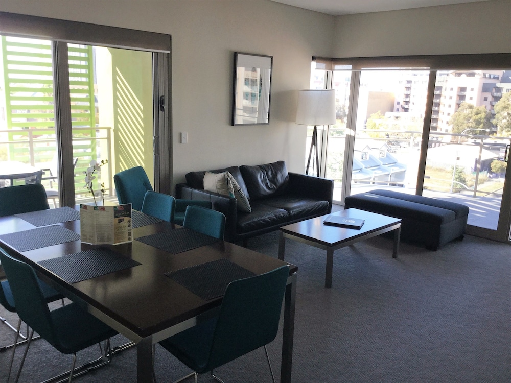 Baileys Serviced Apartments 48/76