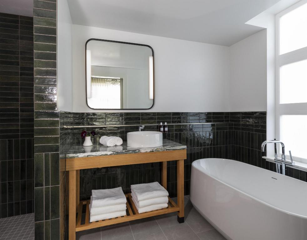 Broadway, Suite, Kissel Uptown Oakland, in the Unbound Collection by Hyatt 6/7