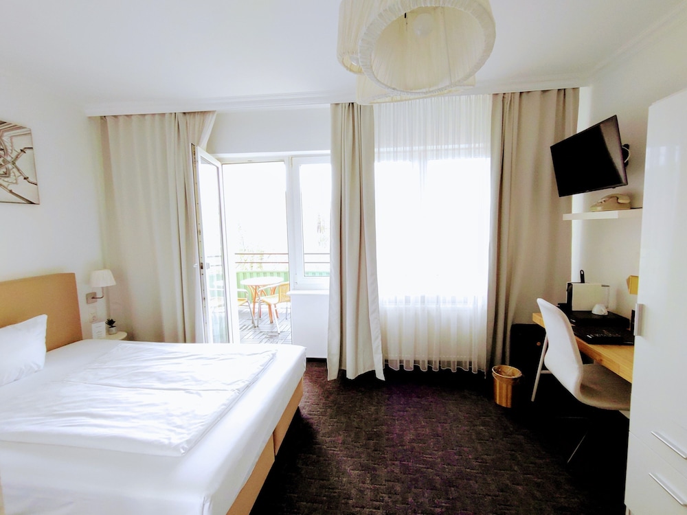 COMFORT, SINGLE, BALCONY