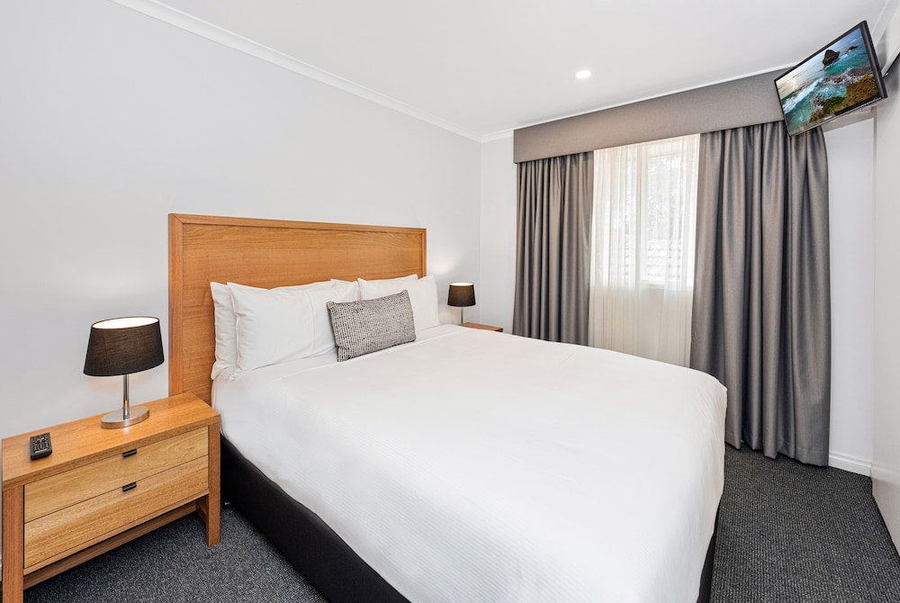 Fawkner Suites Serviced Apartments 13/64