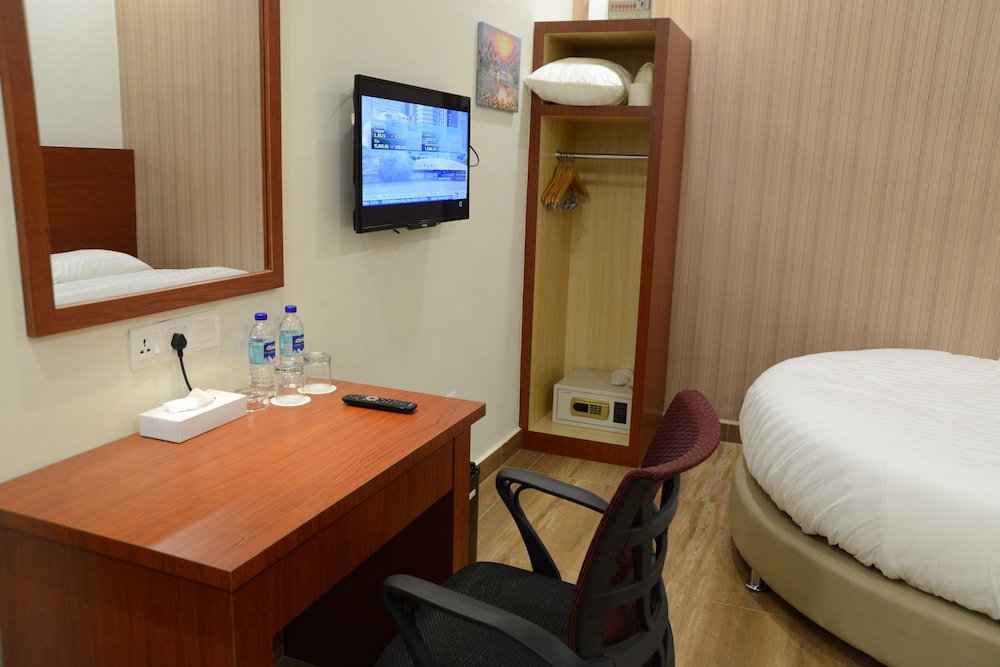 Elegant Hotel 28/45