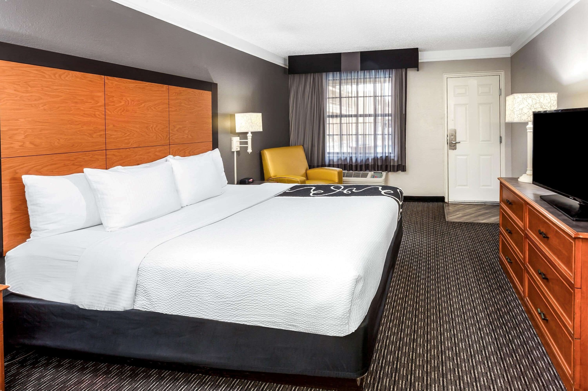 SUITE, KING BED
