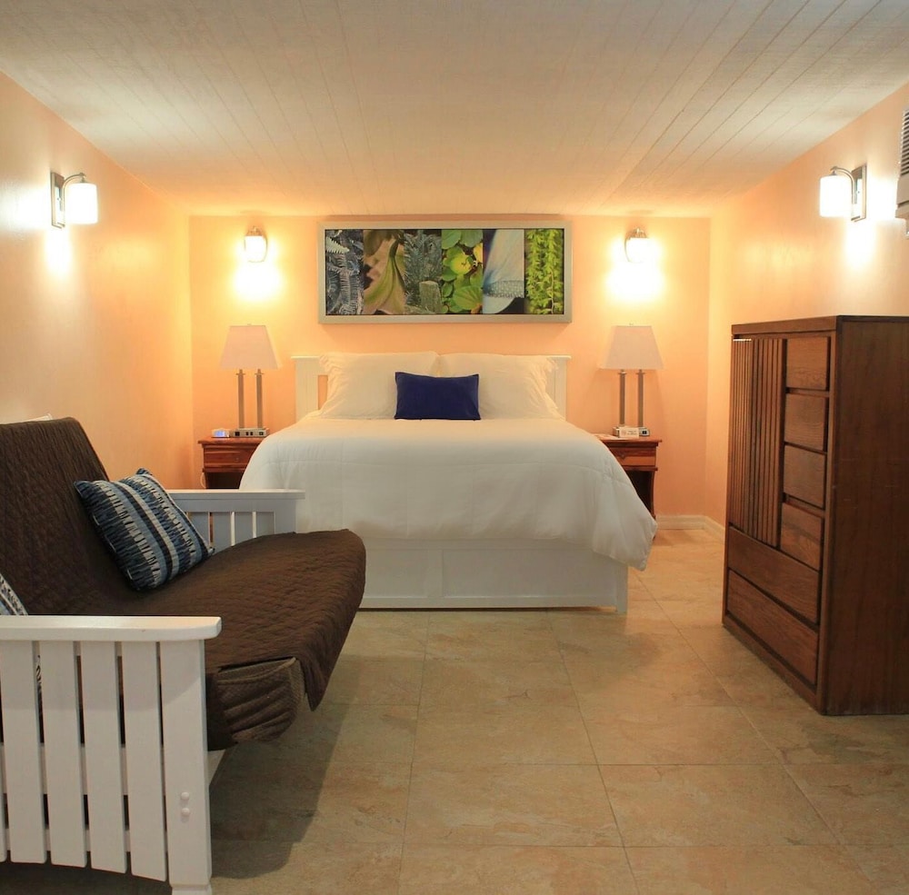 Room, Futon Bed, 1 Queen and 1 Single Bed, Bay Side