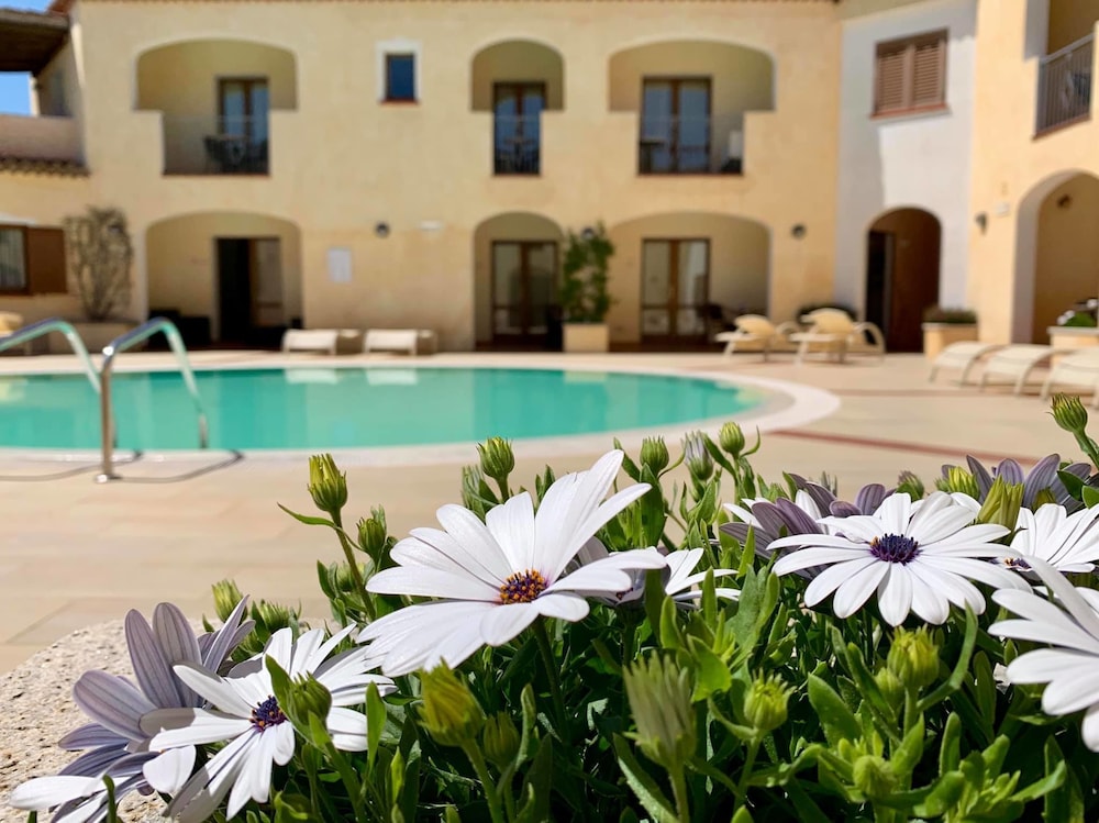 Hotel Monti Di Mola 54/61
