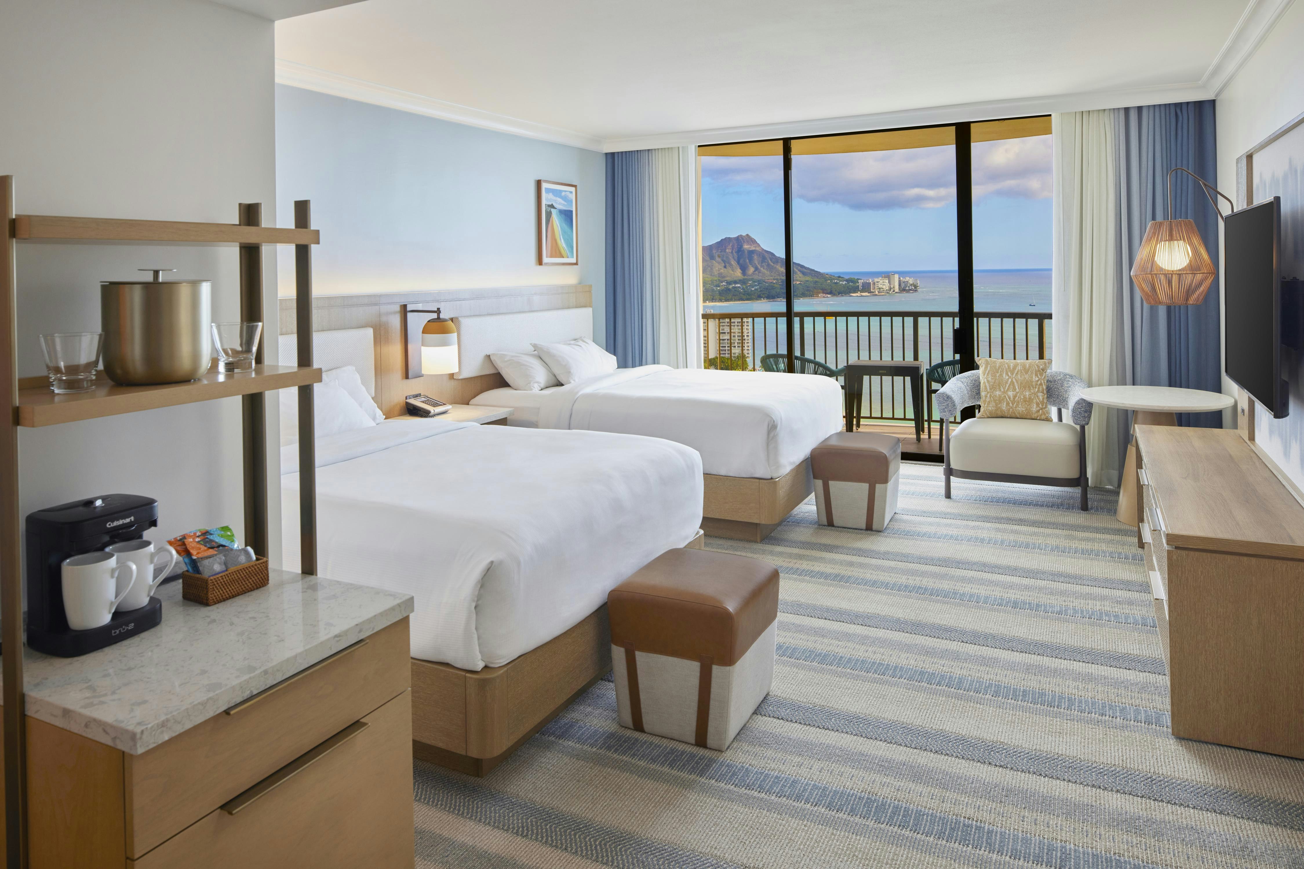 Hilton Hawaiian Village Waikiki Beach Resort 24/73