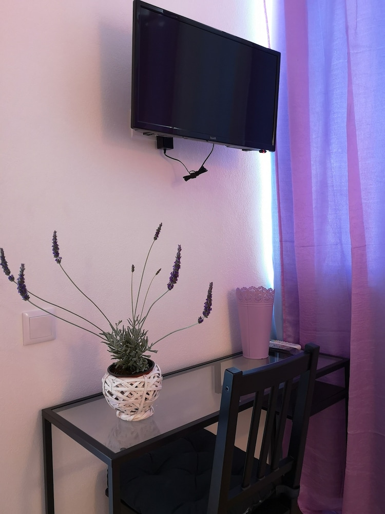 Sensations Guesthouse 3/50