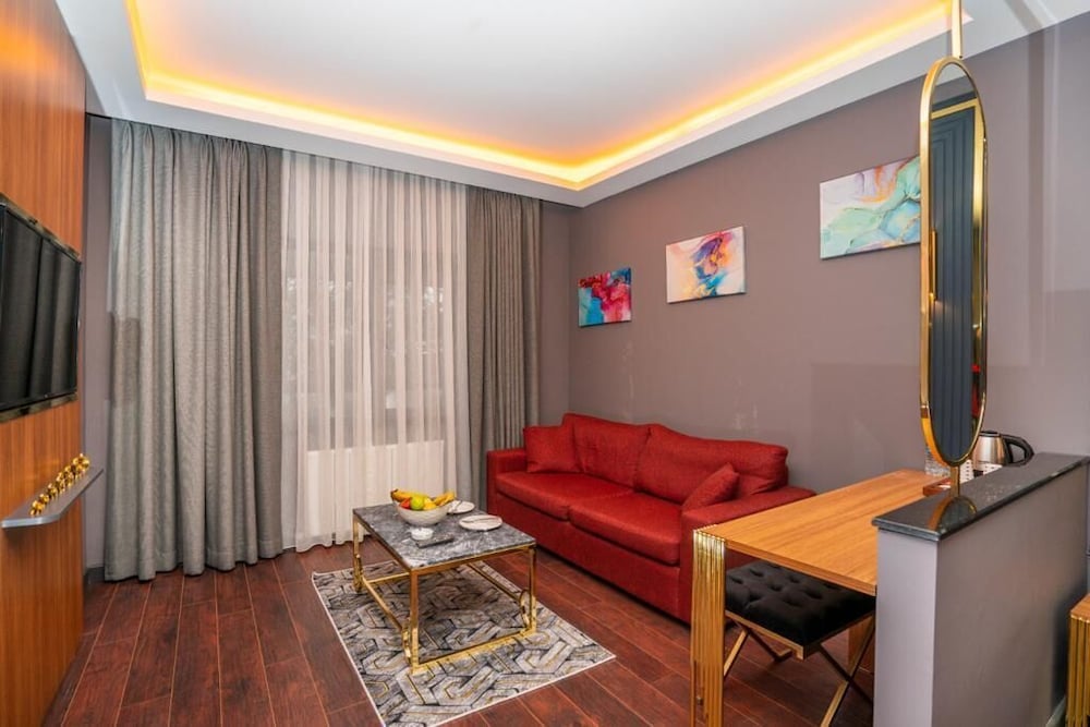 Eagle Palace Suites 37/50