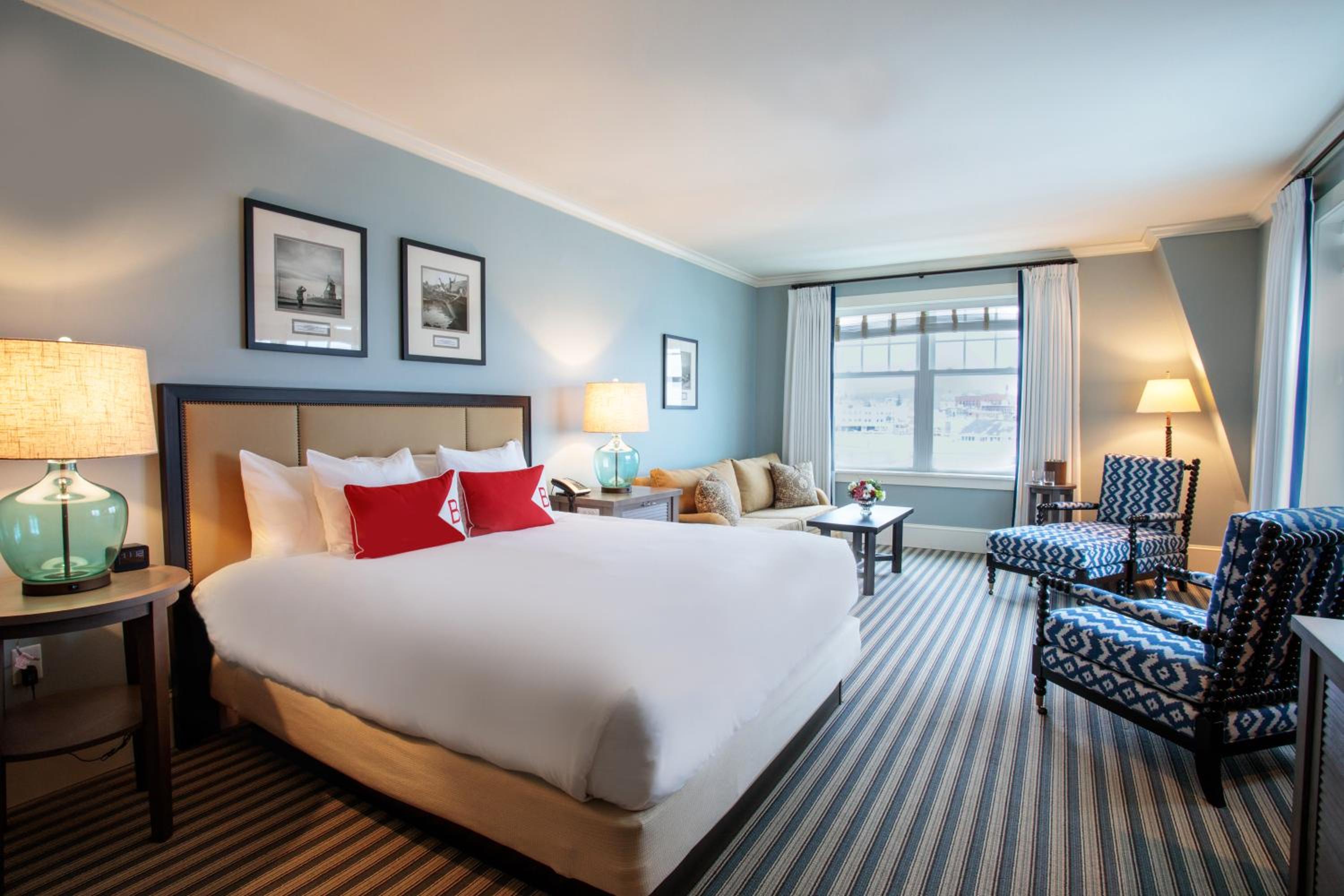 Classic, King Bed, Queen Bed, City View, Sofa