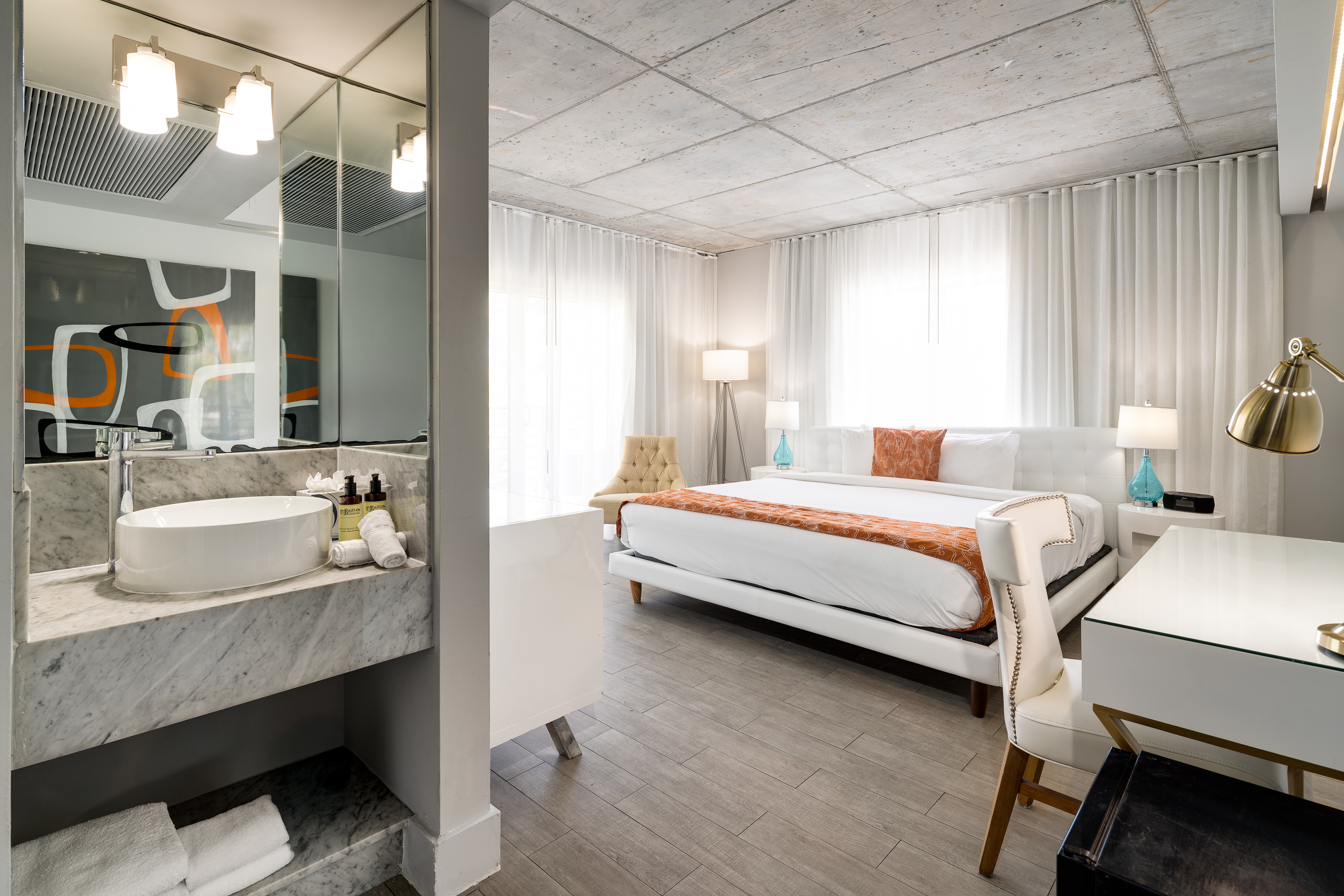 Room, King Bed, Balcony, Riviera Suites South Beach 8/10