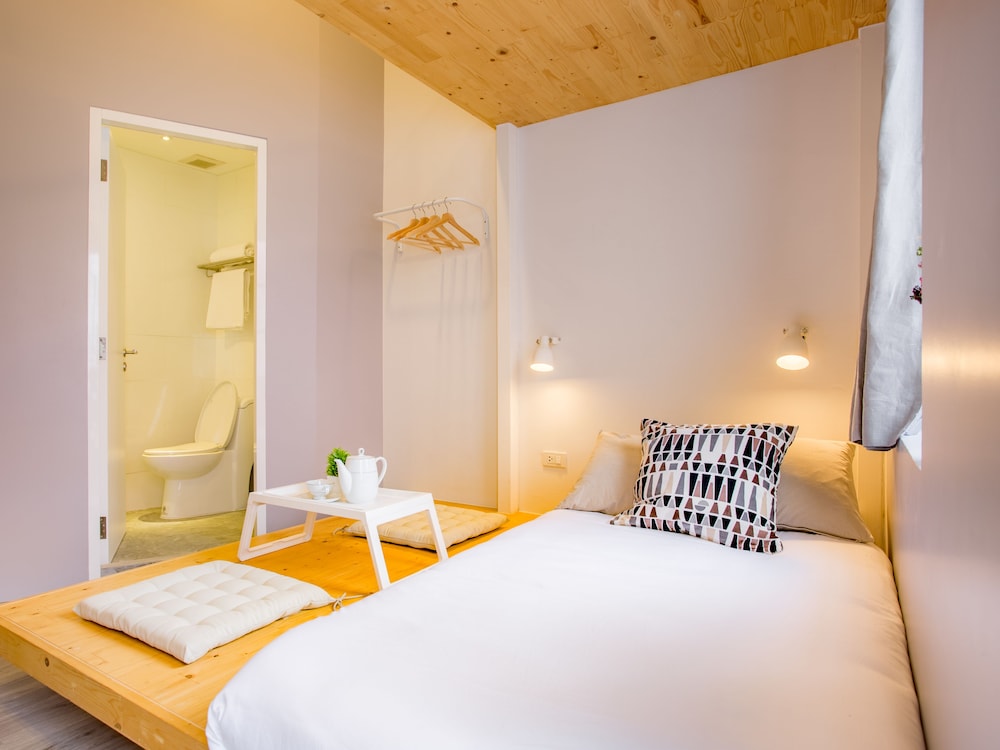Nornyaowarat Hostel 13/29