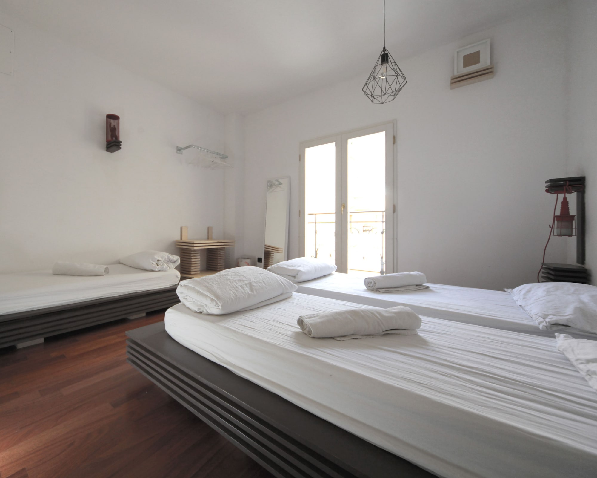 ROOM, TRIPLE, SHARED BATHROOM
