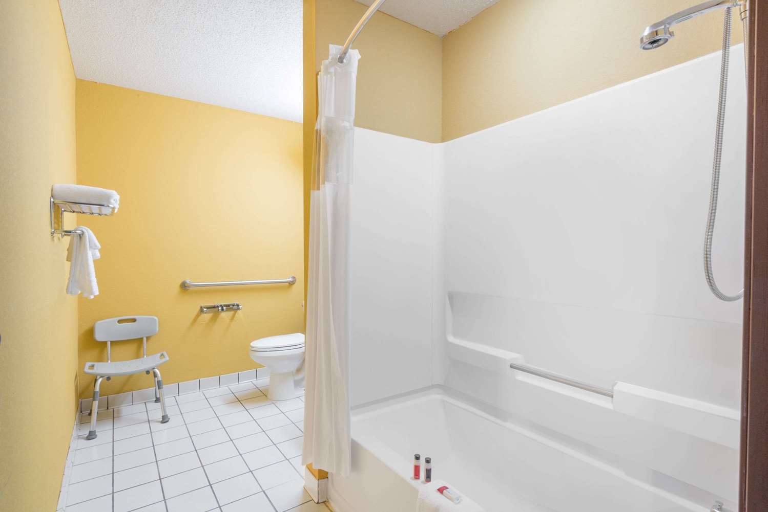 Microtel Inn And Suites Riverside 33/33