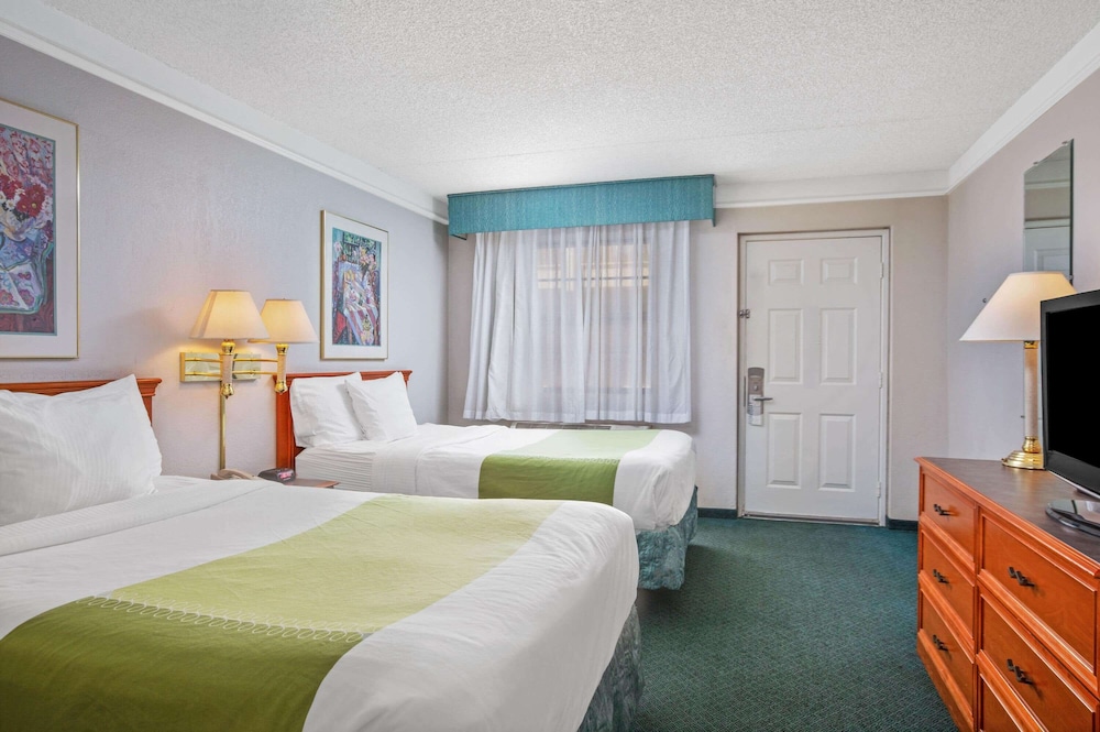 Days Inn by Wyndham Reno 25/47