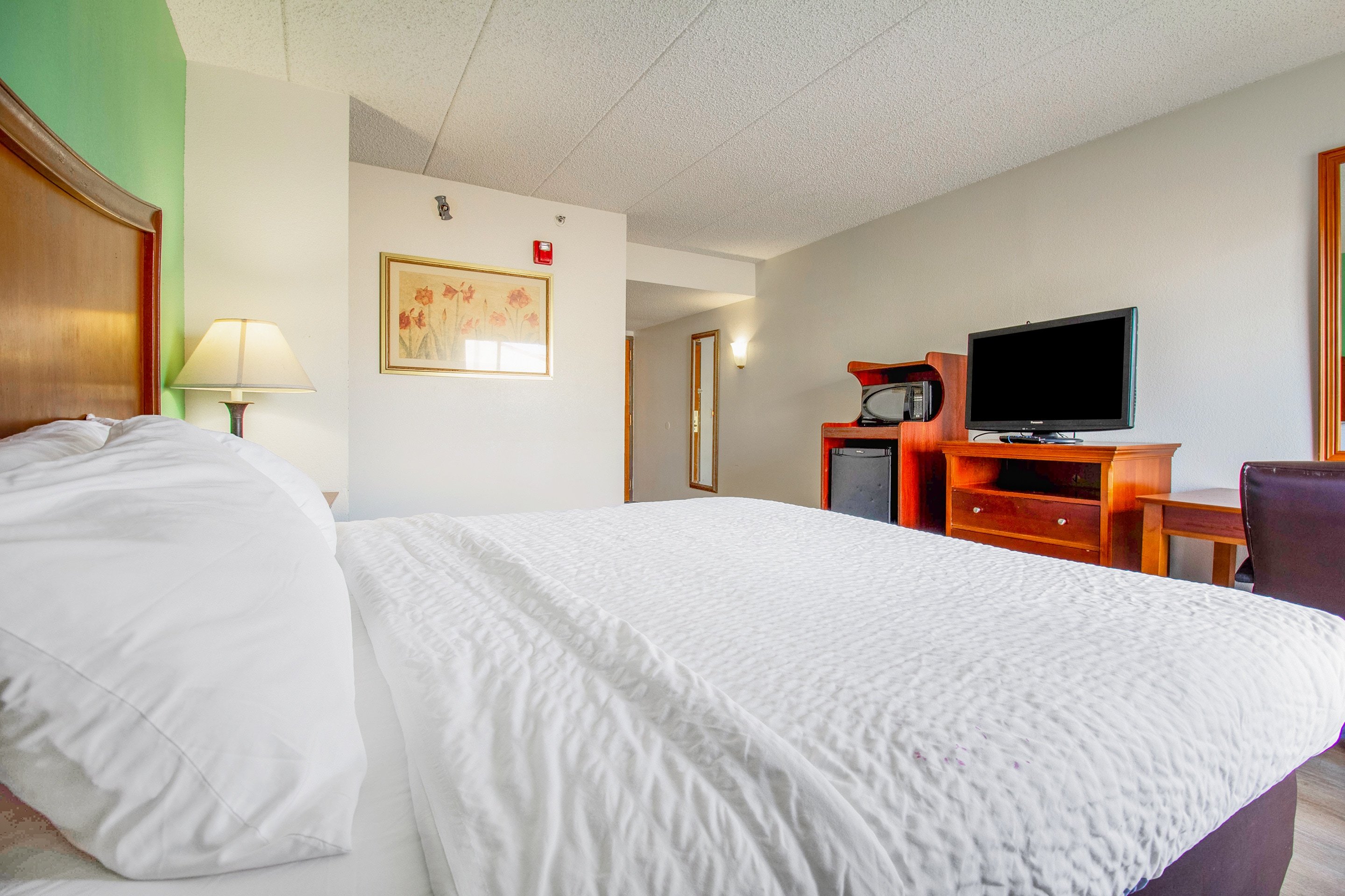 ROOM, KING BED, ACCESSIBLE