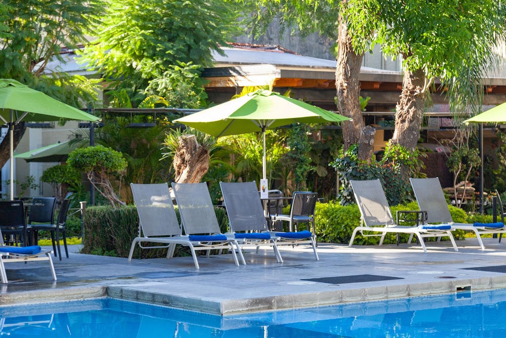 Plaza Camelinas Hotel 61/63