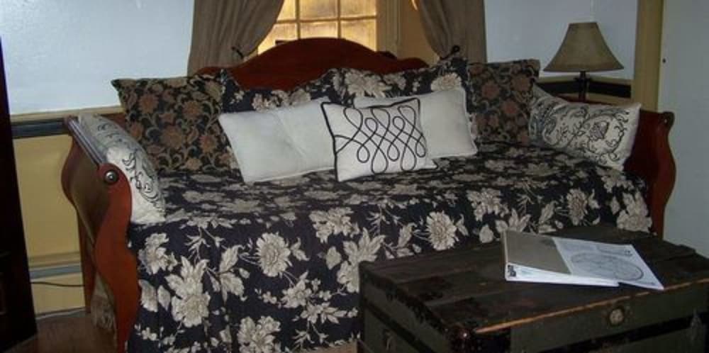 Fallen Tree Farm Bed & Breakfast 29/50