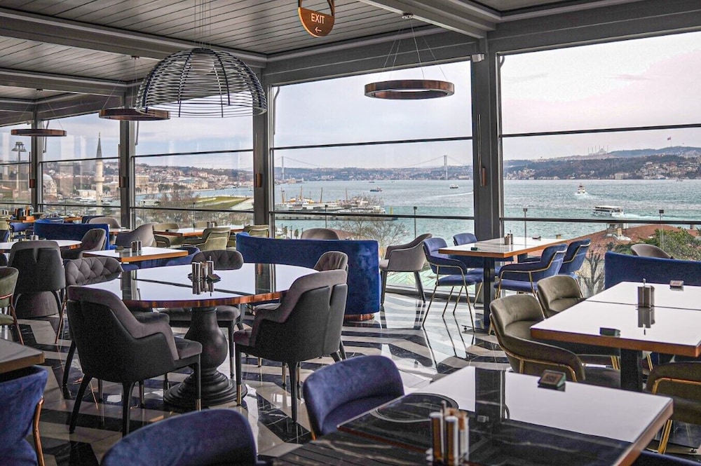 METROPOLITAN HOTELS BOSPHORUS 54/75