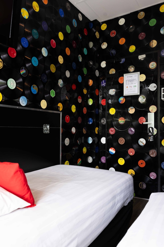 Backstage Hotel 11/49