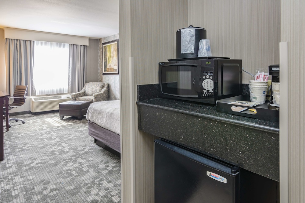 Best Western Concord Inn & Suites 16/31