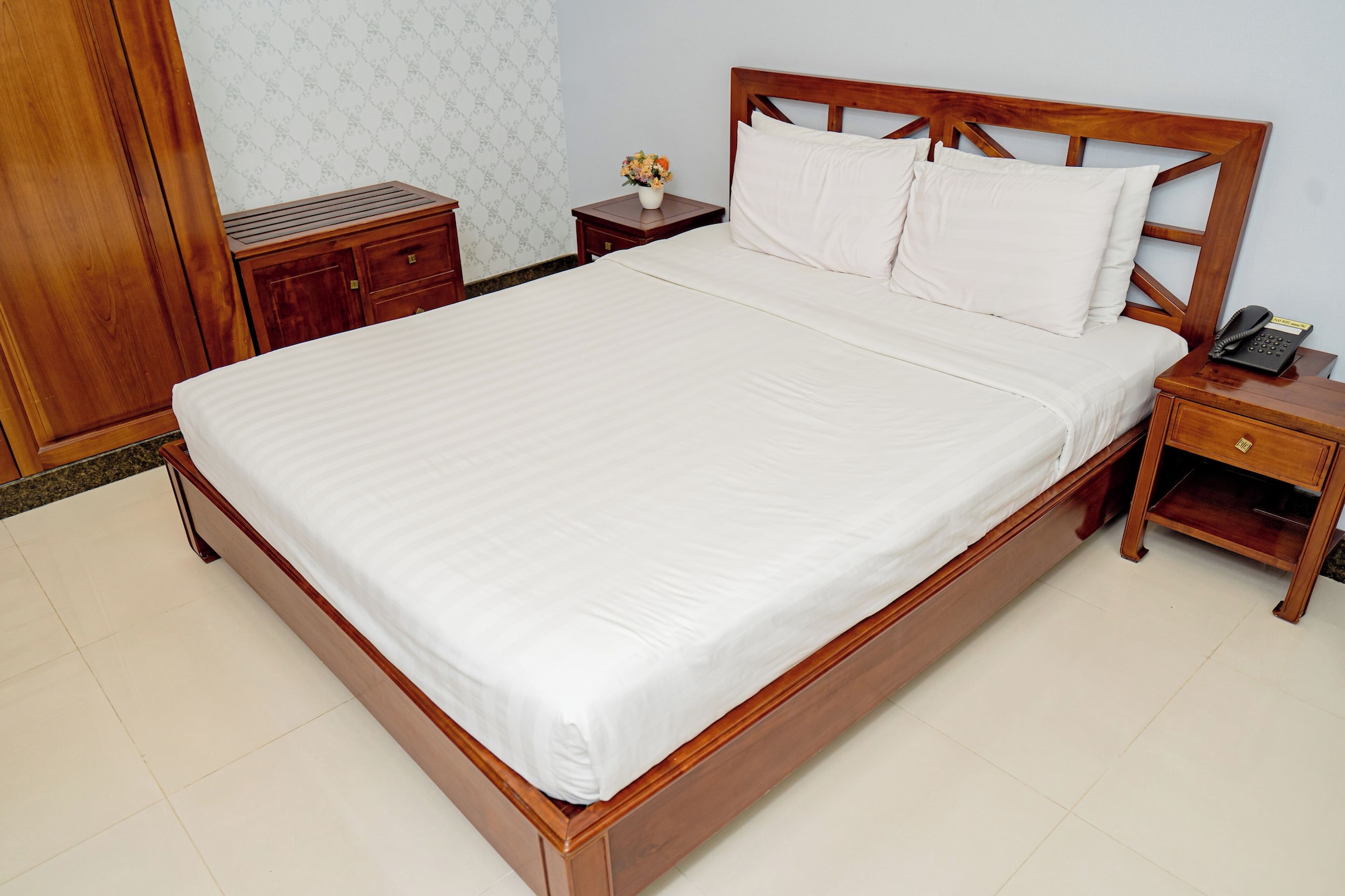 DELUXE, DOUBLE BED
