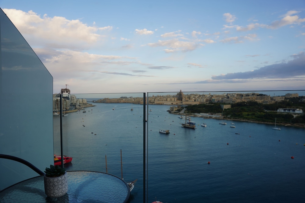 The Londoner Hotel Sliema 50/58