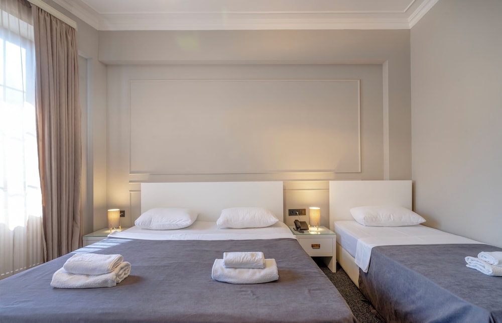 Hotel Piazza 7/50