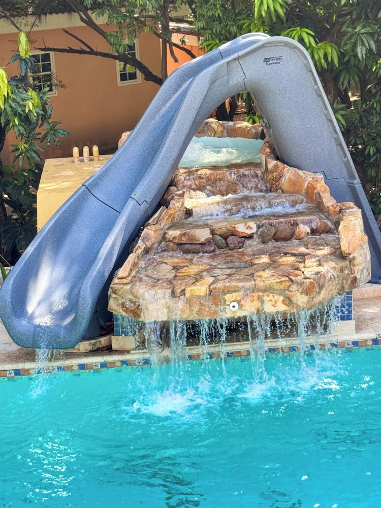 Caribbean Shores Bed & Breakfast 20/50