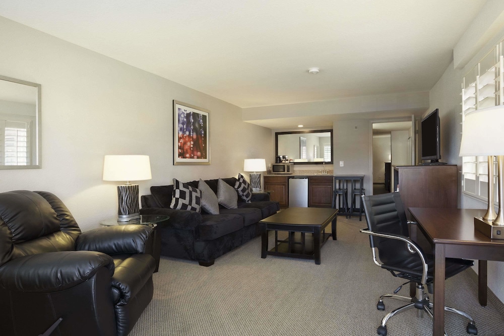 Infinity Inn & Suites 18/30