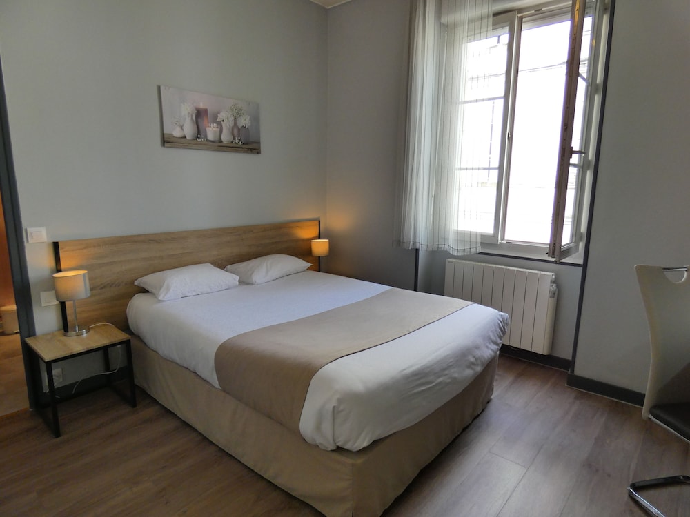 P'TIT DEJ-HOTEL COGNAC LA RESIDENCE 6/47
