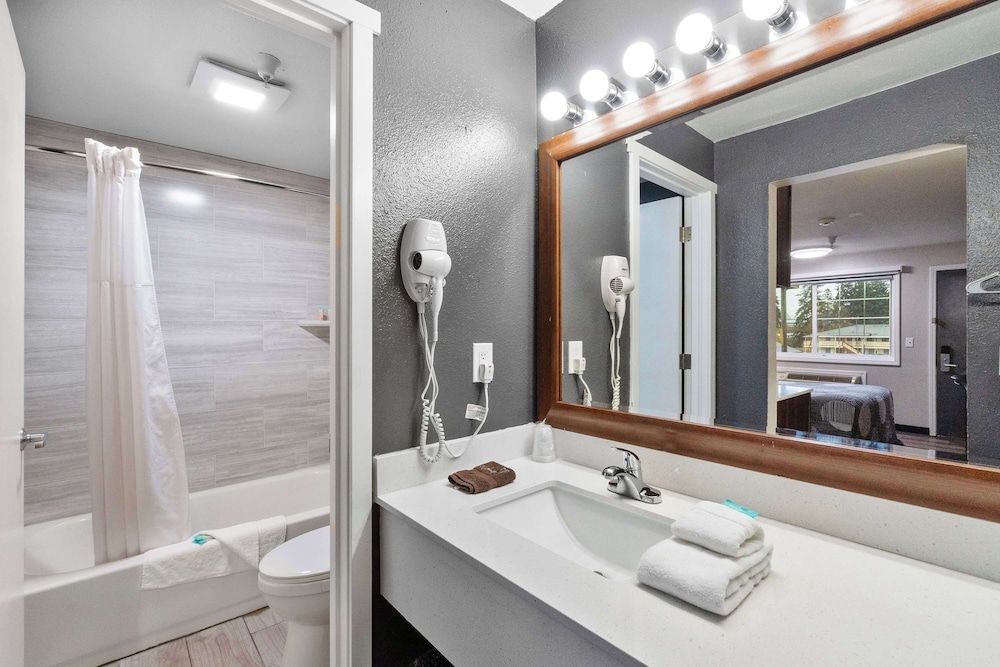 Basecamp Puyallup a Travelodge by Wyndham 45/50