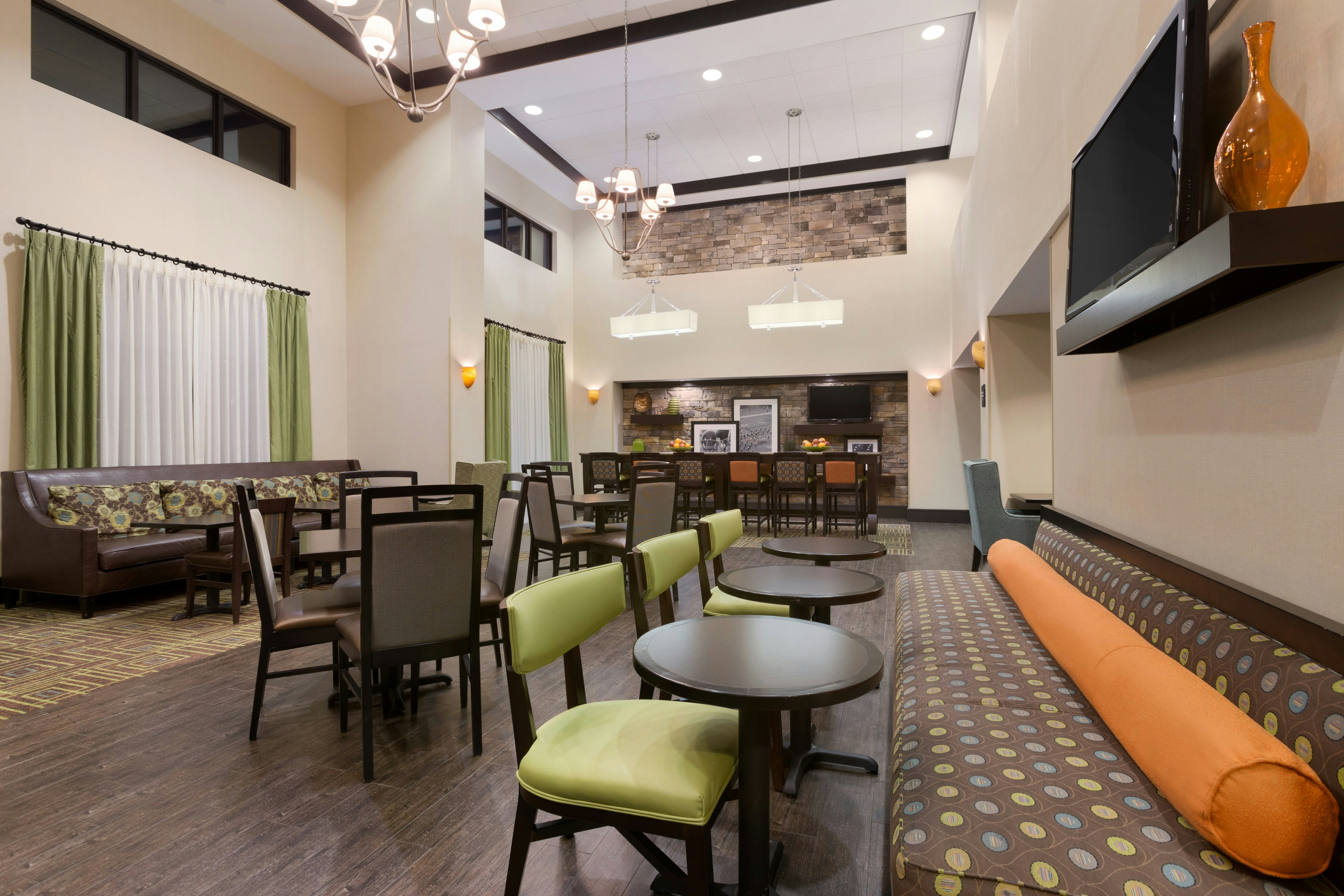 Hampton Inn Suites Birmingham 280 East Eagle Point 33/62