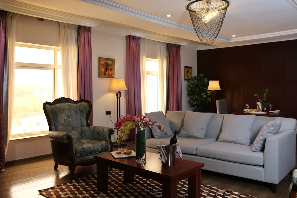 Grand Pela Hotel and Suites 22/44