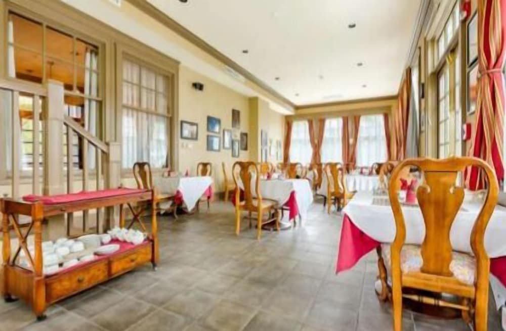 Gateways Inn Restaurant 29/46