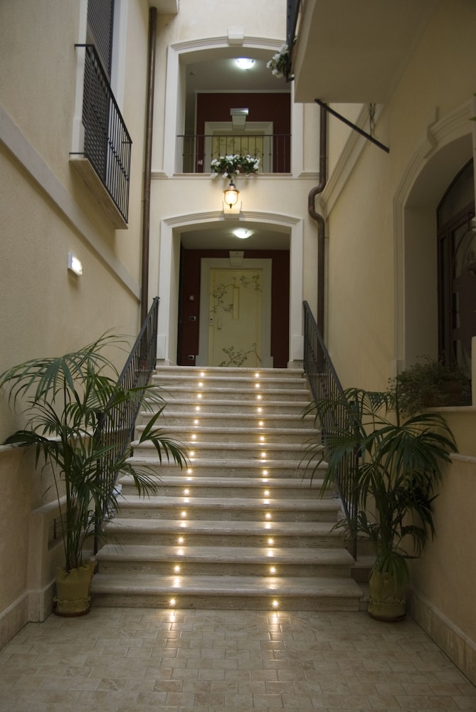 Palazzo Reginella Residence Hotel 37/61