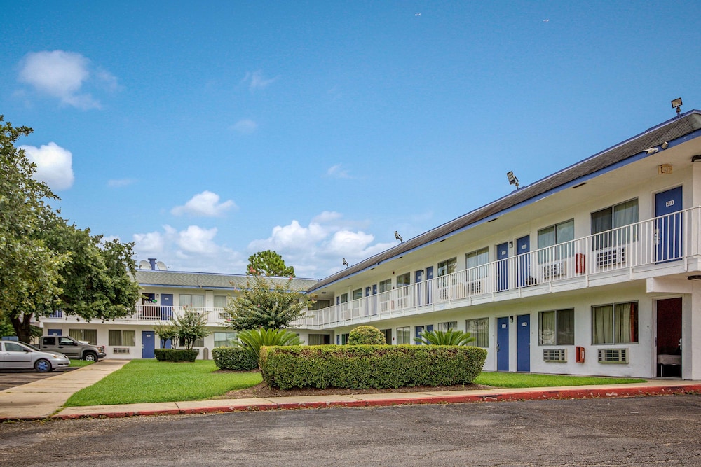 Motel6 Conroe, TX 50/63