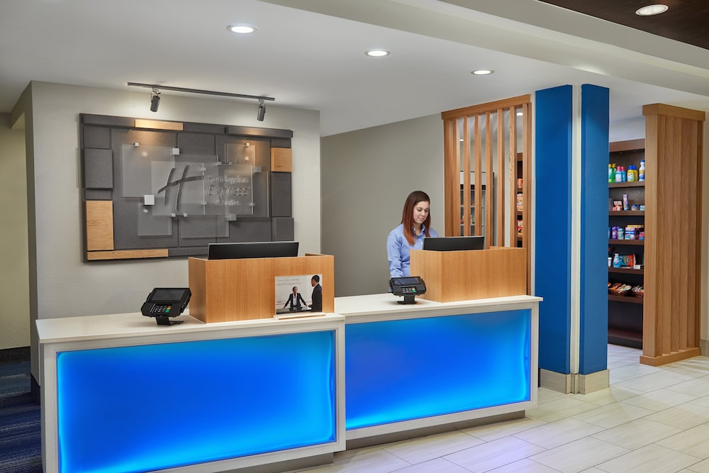 Holiday Inn Express Hotel and Suites Pensacola West-Navy Base 13/48