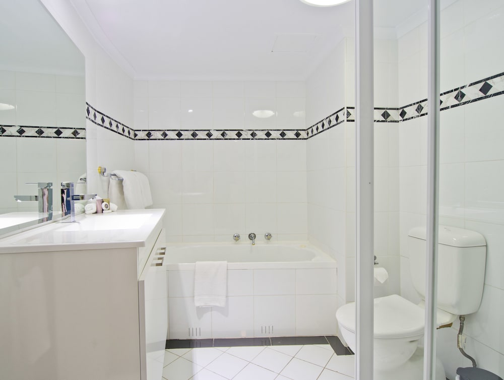 Oaks Sydney Castlereagh Suites 75/78